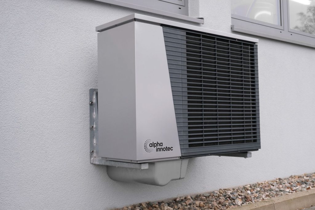 Airconditioning aan een buitenmuur